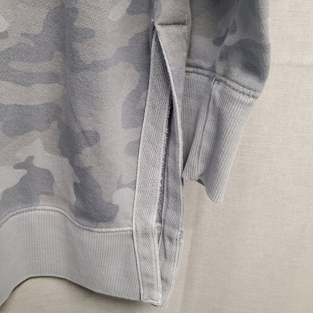 Old Navy Gray Camo Crew Neck Sweater - Picture 3 of 8